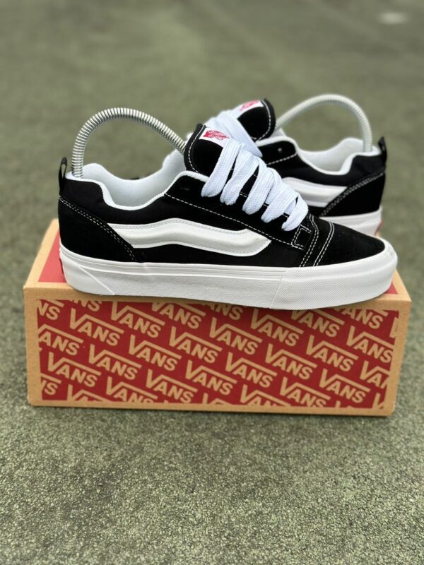 VANS KNU SCHOOL