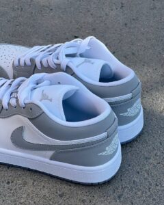 Air Jordan 1 Low *Wolf Grey* – Image 3