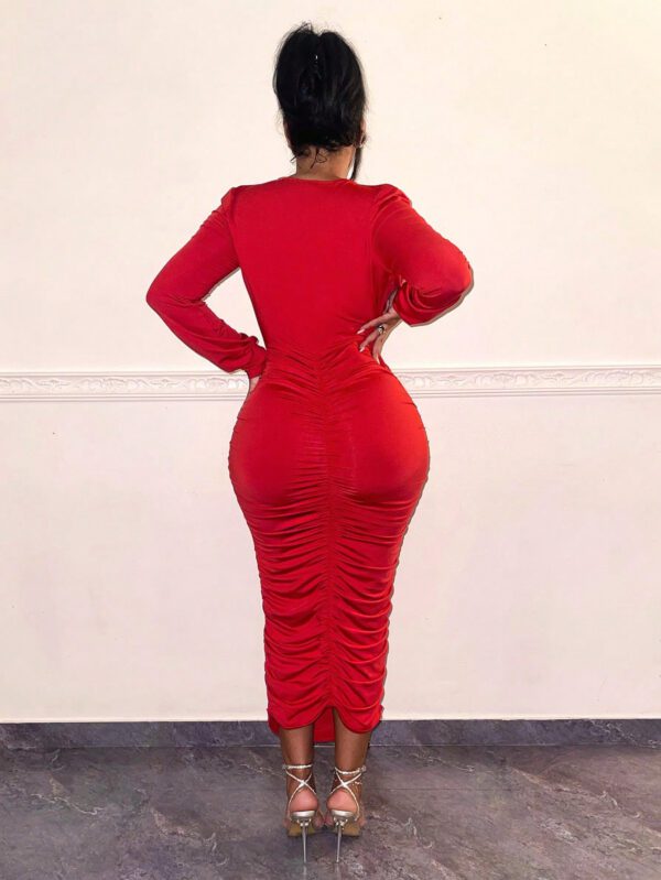 SHEIN SXY Robe de cocktail rouge sexy plissée à encolure en V pour femmes, pour la fête du Nouvel An – Image 3