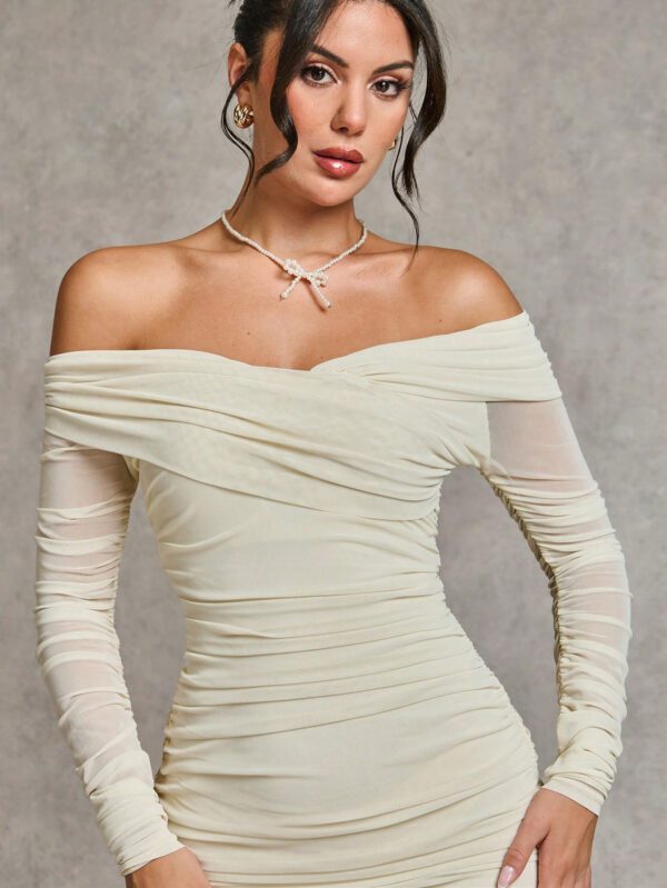 SHEIN BAE Robe moulante mini à manches longues et épaules dénudées, couleur blanc/beige unicolore, élégante et sexy, convient pour les cocktails, les rendez-vous romantiques, les superpositions en automne/hiver, les fêtes, les événements formels, les robes de demoiselle d'honneur, les sorties, Halloween, Noël – Image 4