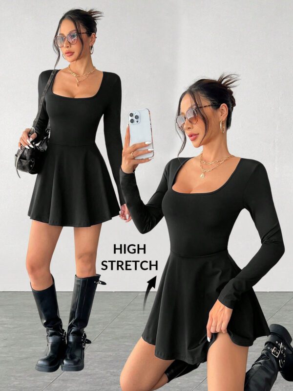SHEIN PETITE Femmes Automne, Hiver et Été Rentrée des classes, Campus Sports extérieurs, Yoga d'intérieur, Fitness et Loisirs Quotidiens de base, Polyvalent col carré noir, Évasé à ourlet de feuille de lotus, Haute élasticité, Absorption de l'humidité, Séchage rapide, Fraîcheur, Tissu fonctionnel et confortable, Couleur unie, Avec poches, Anti-exposition Combinaison-culotte – Image 2