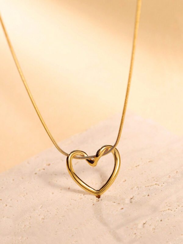 1 pièce Collier de femme avec design de cœur ajouré, pendentif en acier inoxydable unique et chic en forme de cœur pour un port quotidien, cadeau pour femmes