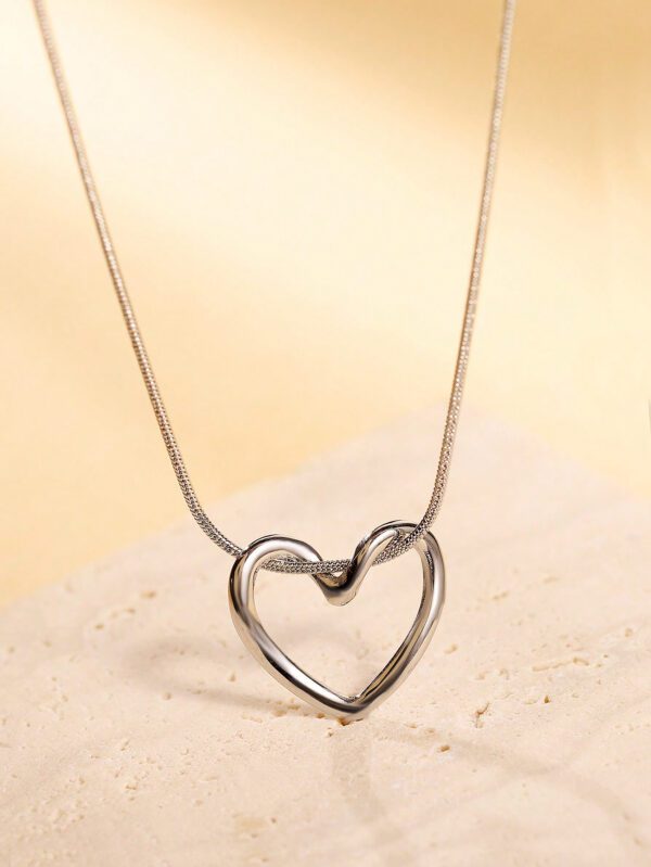 1 pièce Collier de femme avec design de cœur ajouré, pendentif en acier inoxydable unique et chic en forme de cœur pour un port quotidien, cadeau pour femmes – Image 2