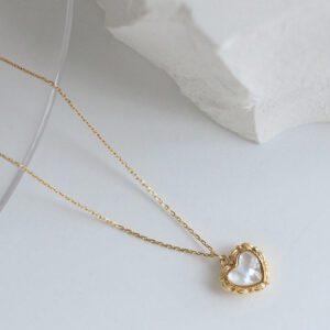 1 pièce Collier de Ras-du-cou en acier inoxydable avec coquillage Lolita en forme de cœur et motif vintage 'Pure Heart' pour femmes, adapté pour un port quotidien et comme cadeau.