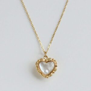 1 pièce Collier de Ras-du-cou en acier inoxydable avec coquillage Lolita en forme de cœur et motif vintage 'Pure Heart' pour femmes, adapté pour un port quotidien et comme cadeau.