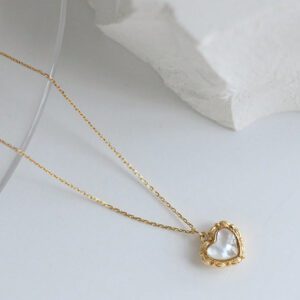 1 pièce Collier de Ras-du-cou en acier inoxydable avec coquillage Lolita en forme de cœur et motif vintage 'Pure Heart' pour femmes, adapté pour un port quotidien et comme cadeau.
