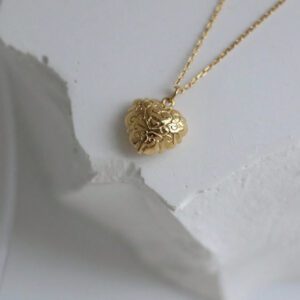 1 pièce Collier de Ras-du-cou en acier inoxydable avec coquillage Lolita en forme de cœur et motif vintage 'Pure Heart' pour femmes, adapté pour un port quotidien et comme cadeau.