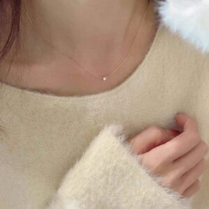 1 pièce Collier pendentif unique en or avec six griffes en pierre rhin, style européen et américain pour femmes, chaîne de clavicule en acier inoxydable verrouillée, idéale pour un port quotidien et une soirée de rendez-vous. 1 pièce Collier pendentif en or à six griffes en pierre rhin de conception nouvelle européenne et américaine pour femmes, accessoire de luxe en acier inoxydable pour un port quotidien, une date et une soirée