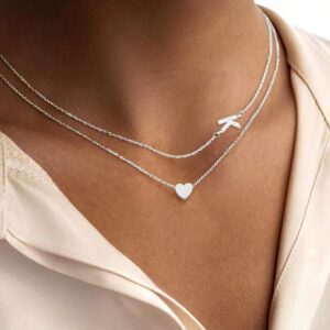2 pièces/set Colliers superposés avec pendentif en acier inoxydable en forme de cœur et initiale, classiques pour femmes