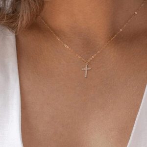 Biokia 1 pièce Collier pendentif simple et élégant en acier inoxydable avec croix et pierre de cubic zirconia cubique micro-sertie
