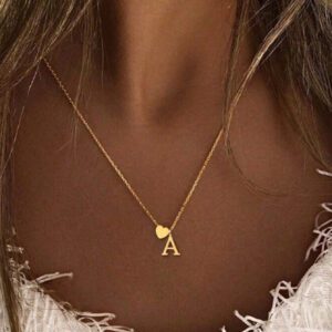 1 pièce Collier cœur avec alphabet anglais plaqué or 18 carats en acier inoxydable, collier ras-de-cou minimaliste pour femmes (il est recommandé de le porter enroulé autour du cœur deux fois pour éviter qu'il ne tombe facilement)