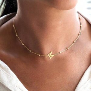 1 pièce Collier ras du cou classique en acier inoxydable avec perle initiale pour femmes