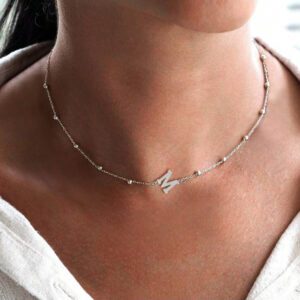 1 pièce Collier ras du cou classique en acier inoxydable avec perle initiale pour femmes