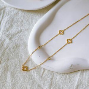 YUZENG Collier de chaîne de luxe pour femmes avec pendentif trèfle à quatre feuilles - Accessoire parfait pour le cou!