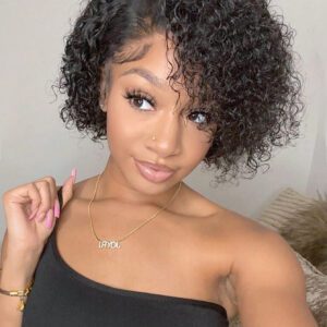 Dentelle Transparente Crépue Bouclée Coupe Lutin 13 X 1 En Dentelle Frontale Perruques 150% Densité 8 pouces Naturel Noir Couleur Pré-Plumé Racine Des Cheveux Naturel Humain Cheveux Qualité Supérieure Perruques Pour Femme devant en dentelle Perruque human hair