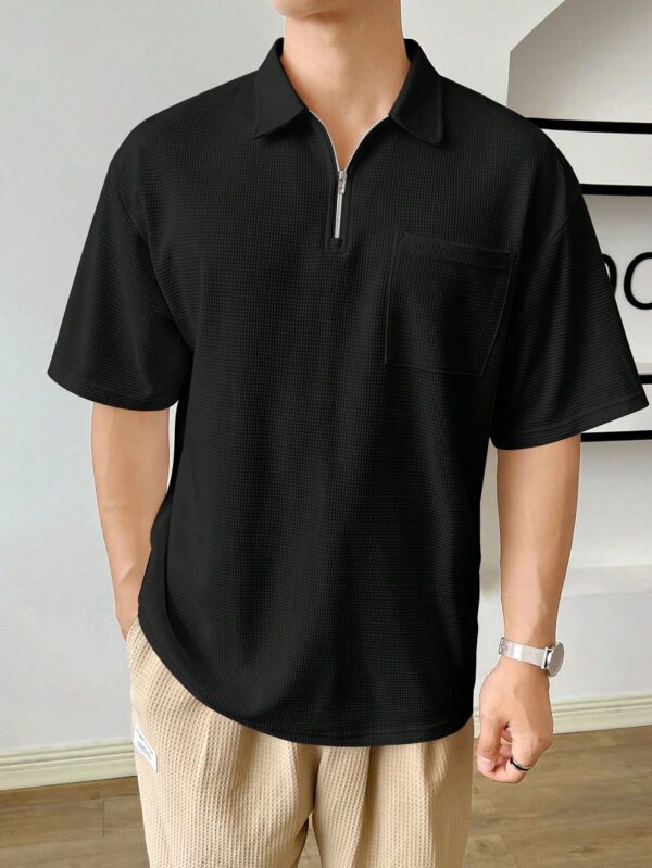 Manfinity Hypemode Chemise polo à quart de zip avec poche et patch pour homme pour l'été – Image 2
