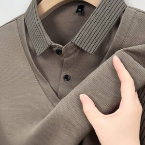1 pièce Chemise polo à manches longues coupe slim rayée pour hommes, kaki, convient pour le voyage d'affaires léger en automne et en hiver