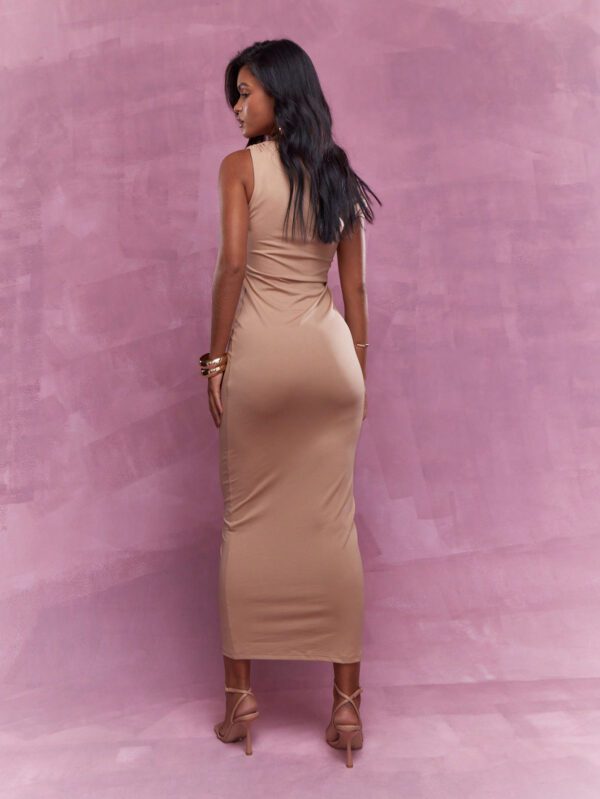 MISSGUIDED Robe d'été maxi simple en couleur unie avec encolure asymétrique – Image 3