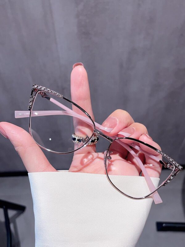 Lunettes de vue anti-lumière bleue avec décoration de strass style rétro œil de chat, parfaites pour la lecture, les jeux, la télévision et les téléphones. Accessoires de lunettes claires. Accessoires de lunettes anti-lumière bleue pour femmes