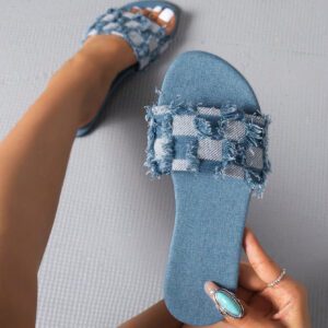 Chaussures ouvertes d'été pour femmes à bout ouvert pour l'été 2024, sandales plates à bout rond de grande taille à la mode pour une utilisation en extérieur