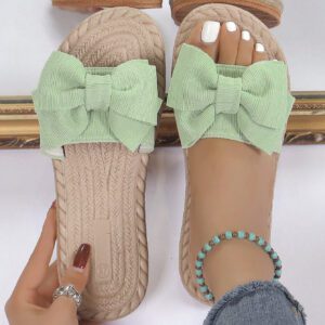Éléments de motif d'ondulation classiques polyvalents et élégants, éléments de bande adhésive simples, chaussons à nœud papillon vert frais pour filles, décontractés et tendance, chaussures de plage à semelle plate antidérapante avec nœud papillon, pantoufles plates pour femmes pour l'extérieur en été