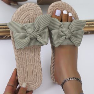 Éléments de motif d'ondulation classiques polyvalents et élégants, éléments de bande adhésive simples, chaussons à nœud papillon vert frais pour filles, décontractés et tendance, chaussures de plage à semelle plate antidérapante avec nœud papillon, pantoufles plates pour femmes pour l'extérieur en été