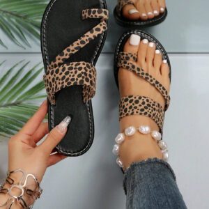 Nouvelles grandes tailles femmes européennes et américaines, sandales plates à bout ouvert, imprimé léopard, confortables, Glissant. Sandales décontractées et tendance pour la plage et l'extérieur en été