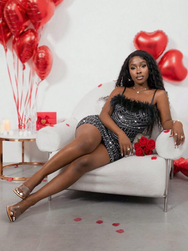 SHEIN Slayr Nouvelle robe courte élégante et sexy pour banquet, top à bretelles décoré d'un col en forme de cœur avec imprimé de diamant imitation, mini-jupe noire en tricot. Robe mini pour femmes – Image 8