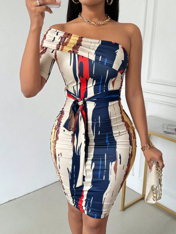 SHEIN Slayr Robe midi moulante à manches courtes pour femme d'été, épaule oblique, épaule dénudée, ceinture à la taille et froncée – Image 10