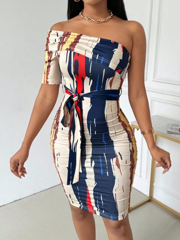 SHEIN Slayr Robe midi moulante à manches courtes pour femme d'été, épaule oblique, épaule dénudée, ceinture à la taille et froncée – Image 12