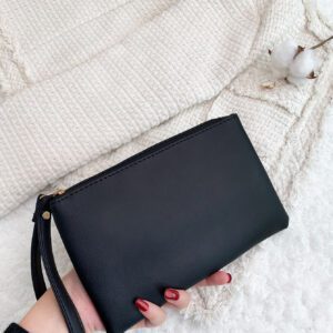Pochette minimaliste avec dragonne