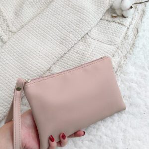Pochette minimaliste avec dragonne