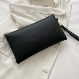 Sac enveloppe minimaliste à rabat