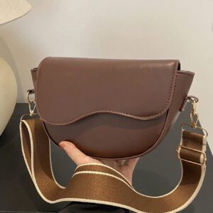 Sac bandoulière en chaîne à la mode, sac à selle minimaliste pour femme, petit sac à bandoulière simple et sac à rabat