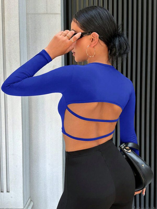 SHEIN PETITE T-Shirt Court Unicolore Dos-Nu – Image 3
