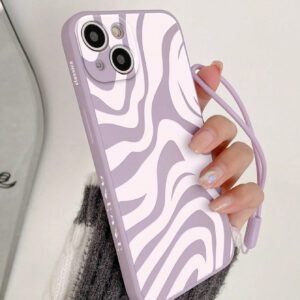 Un Étui De Téléphone En Tpu Violet Peint Sur Le Côté Avec Des Graffiti, Avec Une Sangle De Main, Compatible Avec La Série Apple Iphone Iphone7 8 11 12 13 14 15 Promax Plus X Xr Xsmax Se2, La Série Samsung Galaxy A03s, A03core, A04, A12, A13, A14, A21s, A22, A23, A32, A33, A34, A50, A51, A52, A53, A54, A71, A72, A73, S20fe, S21, S21plus, S21ultra, S22, S22plus, S22ultra, La Série Xiaomi Redmi Redmi9, Redmi9a, Redmi9c, Redmi10, Redmi10a, Redmi10c, Redmi12c, Redmi Note9, Redmi Note9pro, Redmi Note9s, Redmi Note10, Redmi Note11, Redmi Note12