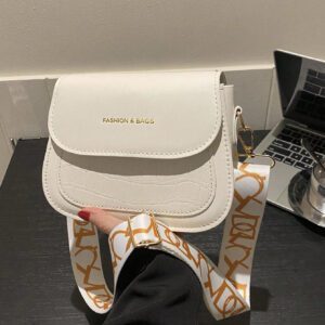 Sac à bandoulière pour femme à texture à la fois à la mode et polyvalent, sac à bandoulière mini de couleur unie, tendance avec large bandoulière, sac à main carré en PU pour femme