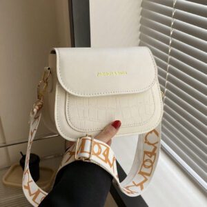 Sac à bandoulière pour femme à texture à la fois à la mode et polyvalent, sac à bandoulière mini de couleur unie, tendance avec large bandoulière, sac à main carré en PU pour femme