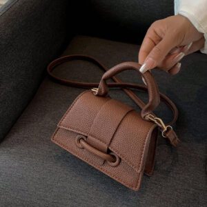 Sac Carré Petit Et Charmant À La Mode Classique À Tenue À La Main Et À Bandoulière