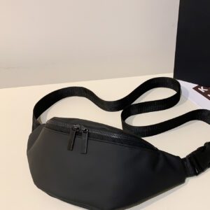 Sac banane léger et décontracté, minimaliste, parfait pour les voyages en plein air, les sports, léger, portable pour les adolescentes, les femmes, les étudiantes, les recrues et les cols blancs. Parfait pour le bureau, l'université, le travail, les affaires, les déplacements, l'extérieur, les voyages, les sorties.