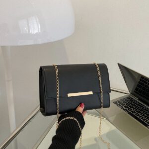 Nouveau sac carré populaire avec bandoulière chaîne, sac à bandoulière pour femme simple de couleur unie avec sac à bandoulière décontracté rétro, 2021