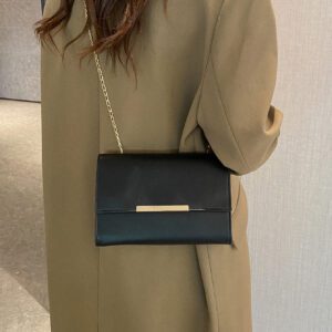 Nouveau sac carré populaire avec bandoulière chaîne, sac à bandoulière pour femme simple de couleur unie avec sac à bandoulière décontracté rétro, 2021