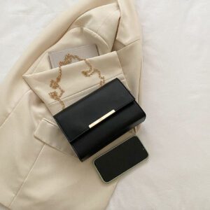 Nouveau sac carré populaire avec bandoulière chaîne, sac à bandoulière pour femme simple de couleur unie avec sac à bandoulière décontracté rétro, 2021