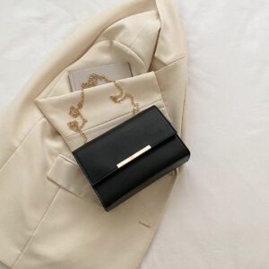Nouveau sac carré populaire avec bandoulière chaîne, sac à bandoulière pour femme simple de couleur unie avec sac à bandoulière décontracté rétro, 2021