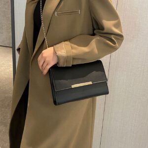 Nouveau sac carré populaire avec bandoulière chaîne, sac à bandoulière pour femme simple de couleur unie avec sac à bandoulière décontracté rétro, 2021