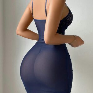 Ensemble de lingerie sexy 2 pièces avec robe de nuit en dentelle froncée et contraste, soutien-gorge à armatures et slip avec nœud