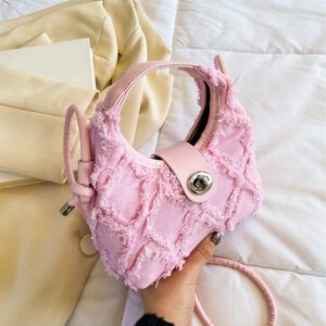 Sac hobo mini léger et casual chic. Bordure brute rose à fermoir torsadé à la mode. Parfait pour la vie quotidienne des adolescentes, des femmes, des étudiantes, des débutants et des cols blancs. Idéal pour le bureau, l'université, le travail, les déplacements, l'extérieur, les voyages, les sorties, la Saint-Valentin
