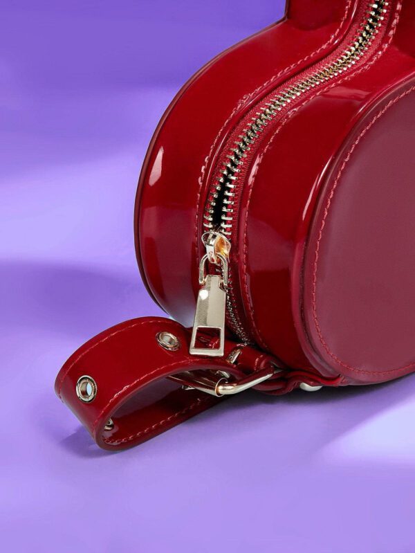 Sac à épaule tendance au style Y2K, avec une forme de cœur. Sac gothique punk de couleur unie avec une bandoulière réglable. Sac élégant et à la mode convenant pour les fêtes, les festivals de musique, les sorties, les rendez-vous et comme cadeau pour la Saint-Valentin. – Image 16