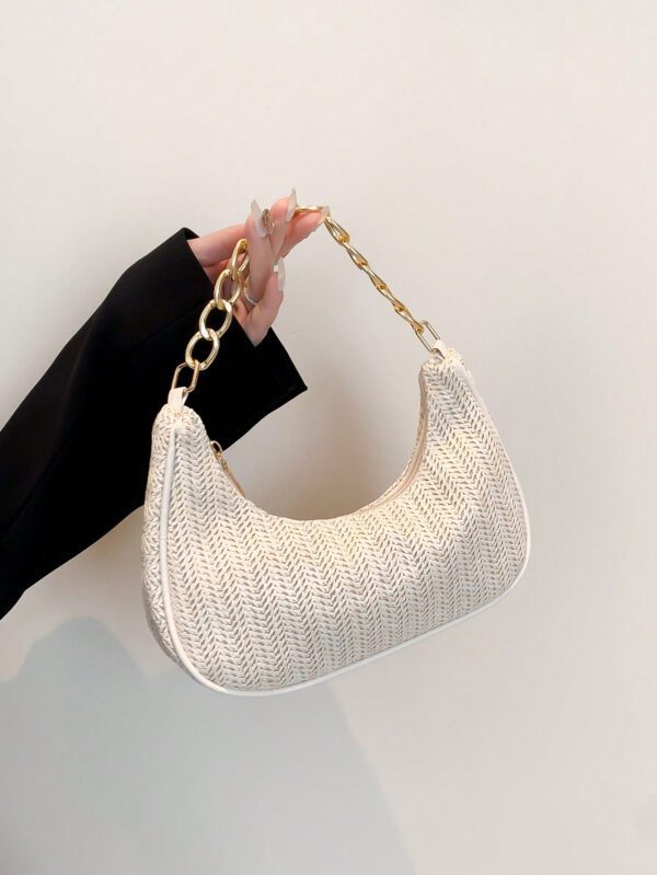Sac à main pour femmes de forme lunaire tissé unicolore à la mode avec bandoulière en chaîne métallique, peut être utilisé comme sac à main, sac à bandoulière, sac fourre-tout, sac de plage, sac tissé décontracté et sac à téléphone, élément essentiel de l'été, parfait pour les vacances.