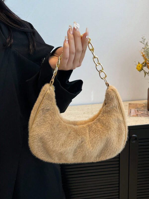 Sac à main pour femmes de forme lunaire tissé unicolore à la mode avec bandoulière en chaîne métallique, peut être utilisé comme sac à main, sac à bandoulière, sac fourre-tout, sac de plage, sac tissé décontracté et sac à téléphone, élément essentiel de l'été, parfait pour les vacances. – Image 7